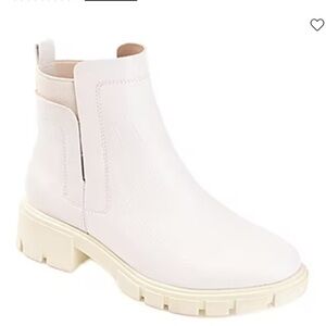 Journee Collection Women's Ivory Jeeva Inside Zip Block Heel Booties 11m
